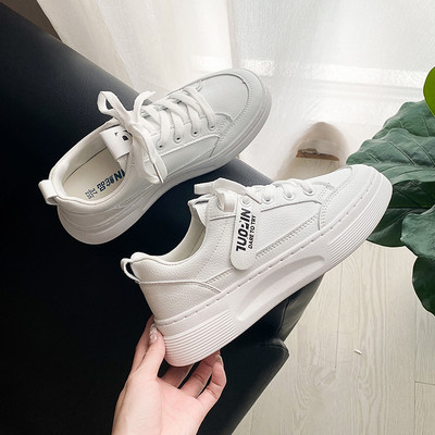 Adidași de damă din piele cu inscripții și talpă plată