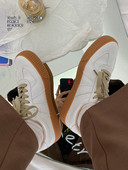 Ženske tenisice bijele boje i vezicama s ravnim đonom