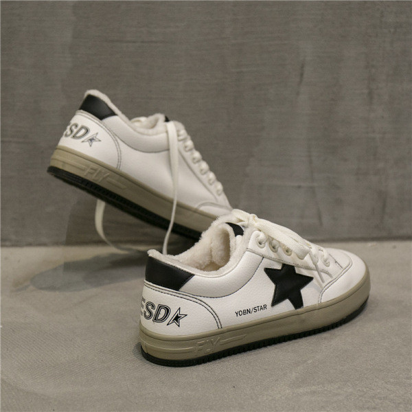 Ženske tenisice od eko kože sa natpisima i vezicama