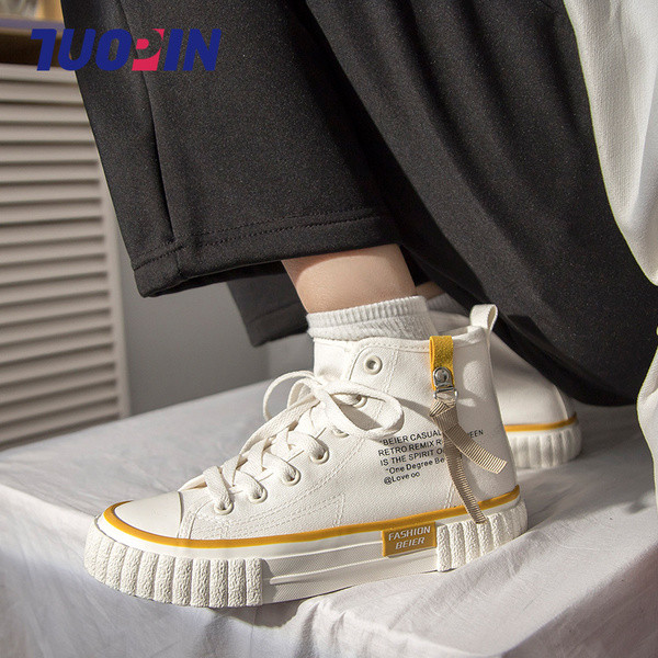 Sieviešu kedas no tekstila ar plakanu zoli