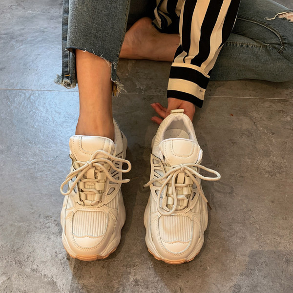 Novi model ženskih tenisica sa grubim đonom