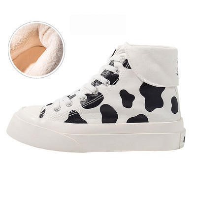 Novi model ženskih tenisica sa uzorkom u bijeloj boji