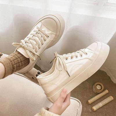 Ležerne ženske tenisice - s ravnim potplatom i vezicama