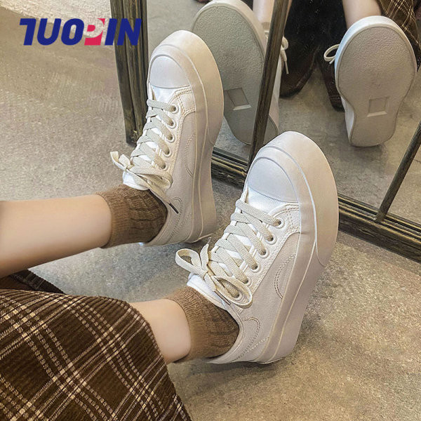 Ležerne ženske tenisice - s ravnim potplatom i vezicama