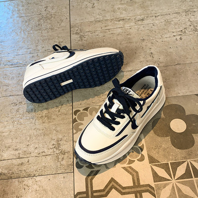 Ležerne tenisice s ravnom platformom