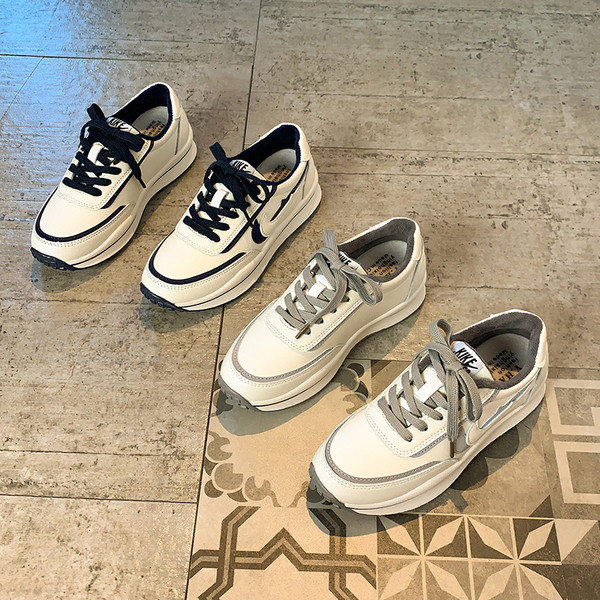 Ležerne tenisice s ravnom platformom