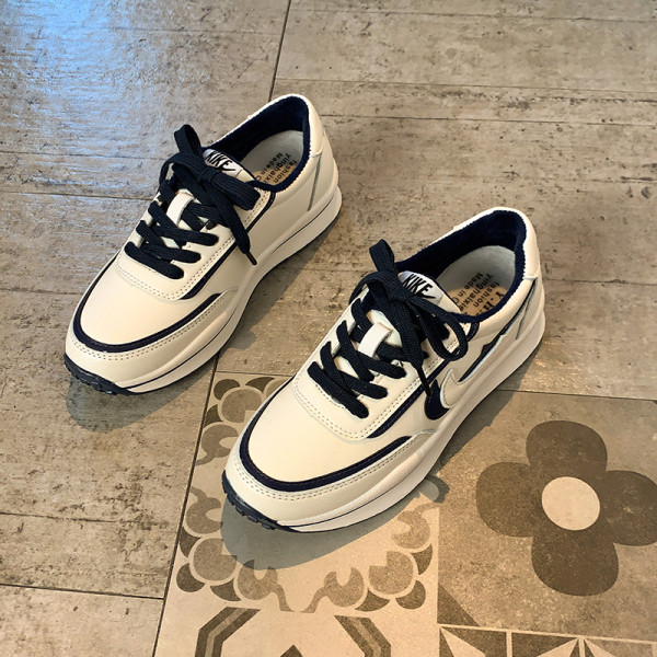 Ležerne tenisice s ravnom platformom