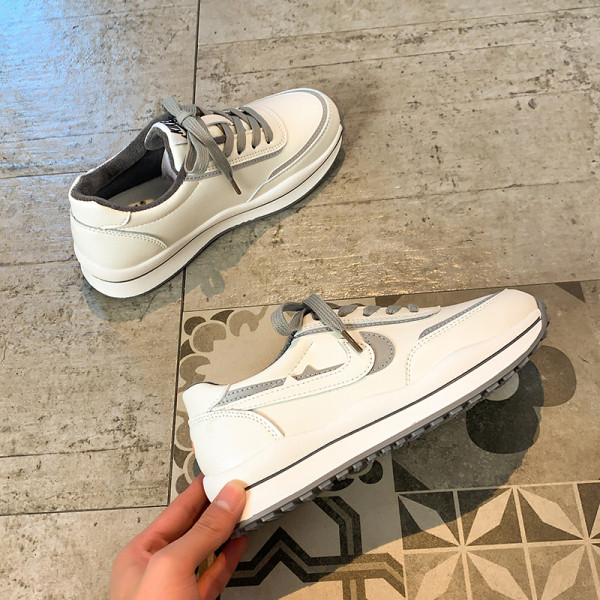 Ležerne tenisice s ravnom platformom