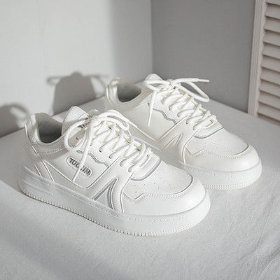 Paprasti moteriški odiniai sportbačiai lygiais padais