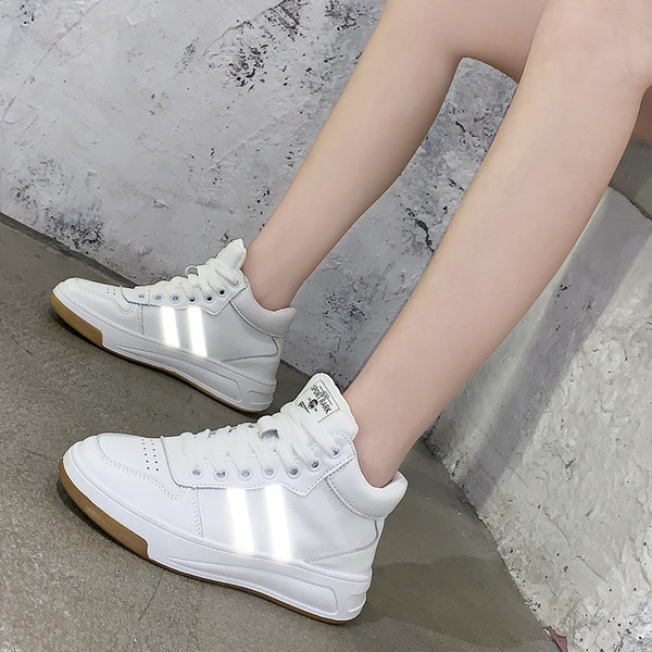 Ležerne gležnjače od eko kože