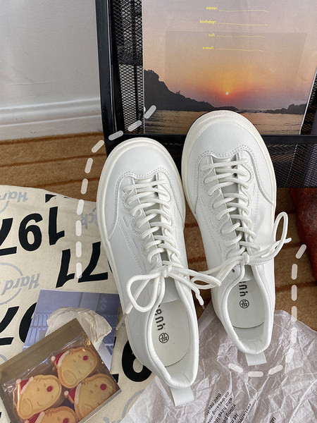 Novi model ženskih patika u tri boje sa vezicama