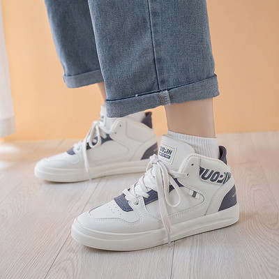 Laisvalaikiai moteriški sportbačiai su užrašu