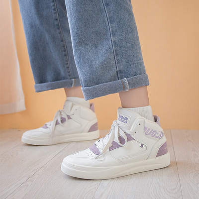 Laisvalaikiai moteriški sportbačiai su užrašu