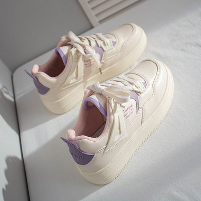 Ležerne ženske tenisice - s ravnim potplatom i vezicama