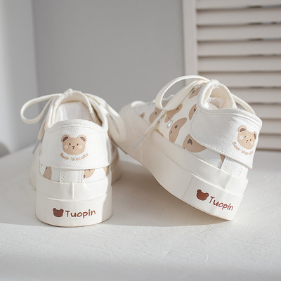 Novi model ženskih tenisica sa aplikacijom - ravnim đonom