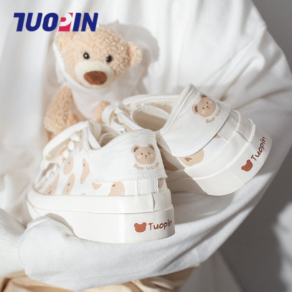 Novi model ženskih tenisica sa aplikacijom - ravnim đonom