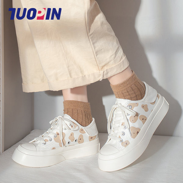 Novi model ženskih tenisica sa aplikacijom - ravnim đonom