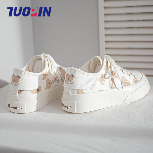 Novi model ženskih tenisica sa aplikacijom - ravnim đonom