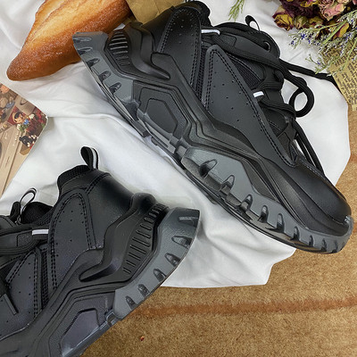 Ženske tenisice u bež i crnoj boji sa vezicama