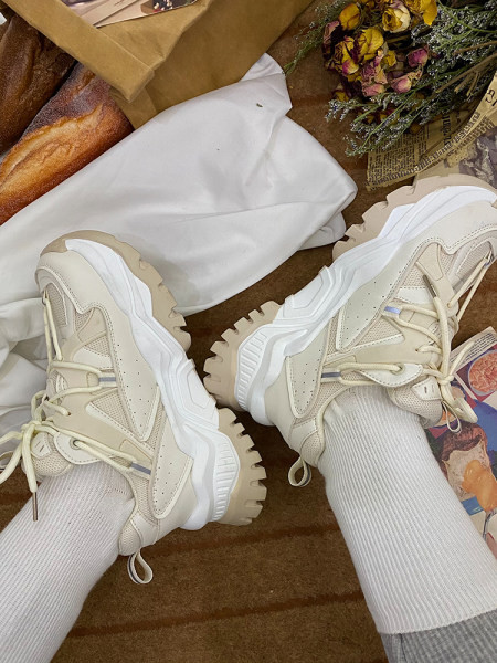 Ženske tenisice u bež i crnoj boji sa vezicama