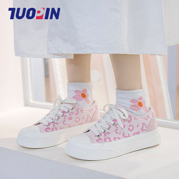 Novi model ženskih tenisica sa uzorkom i ravnim đonom