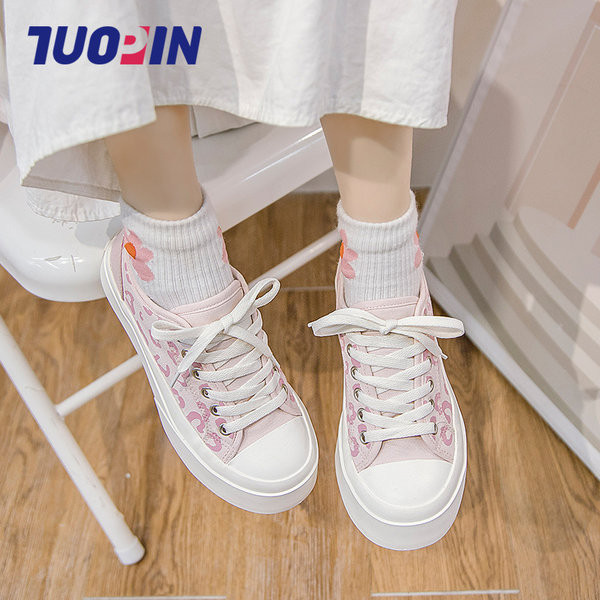 Novi model ženskih tenisica sa uzorkom i ravnim đonom