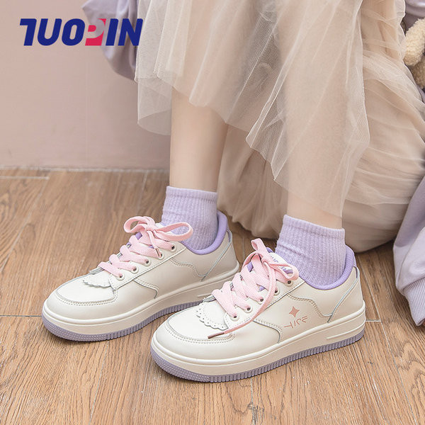 Ženske tenisice s vezicama u boji i natpisom