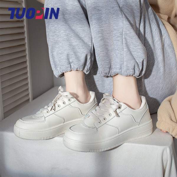 Ženske casual tenisice s natpisom