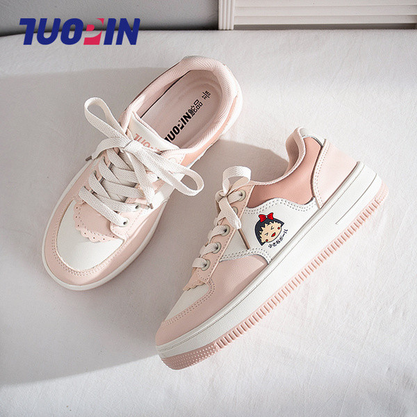 Ženske kožne tenisice s aplikacijom i ravnim potplatom