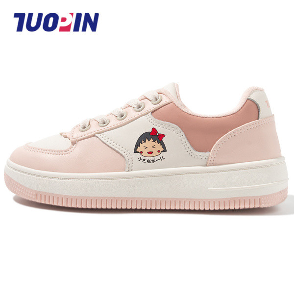 Ženske kožne tenisice s aplikacijom i ravnim potplatom