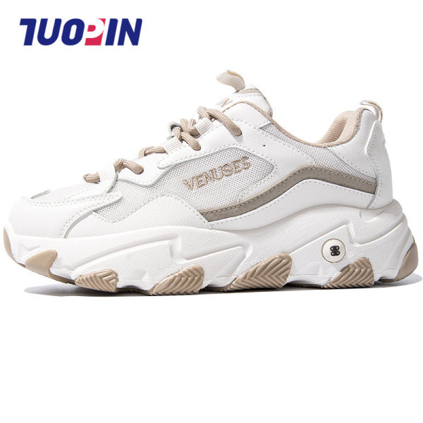 Nový model dámskych tenisiek - s hrubou podrážkou a šnúrkami