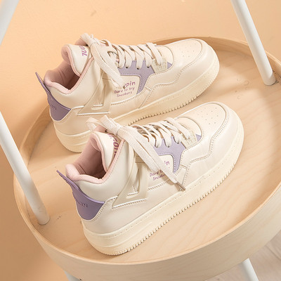 Ženske tenisice s natpisima i vezicama