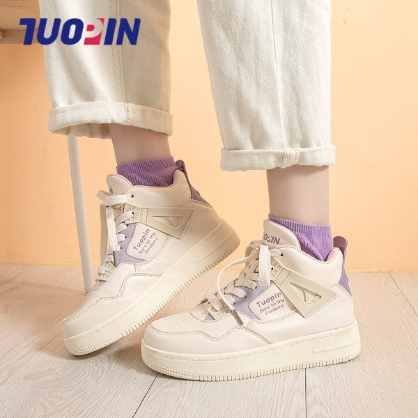 Ženske tenisice s natpisima i vezicama