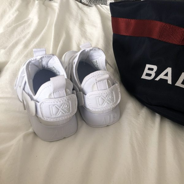 Moderne ženske tenisice od tekstila sa vezicama - roze i bijele