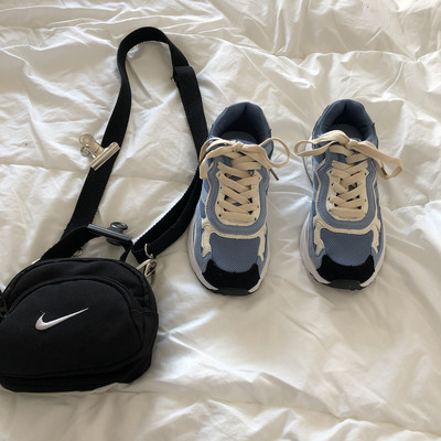 Ženske sportske tenisice na vezice - plave i bijele