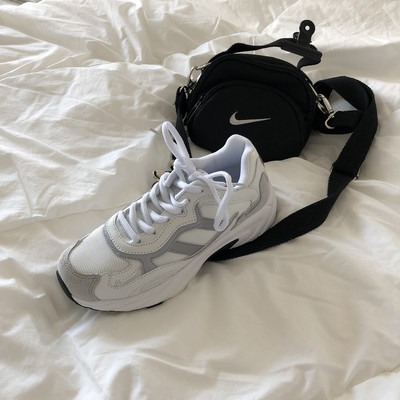 Ženske sportske tenisice na vezice - plave i bijele