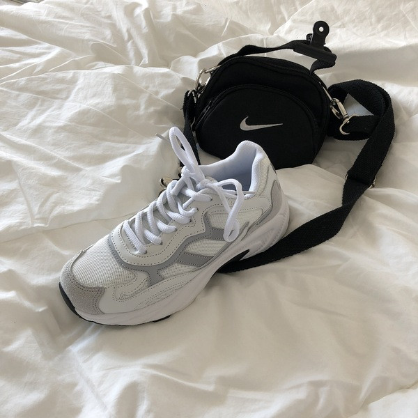 Ženske sportske tenisice na vezice - plave i bijele