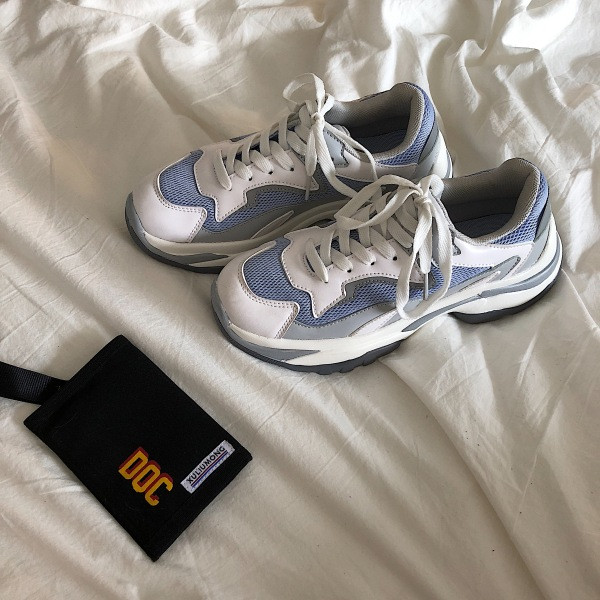 Ženske sportske tenisice plave boje s grubim đonom