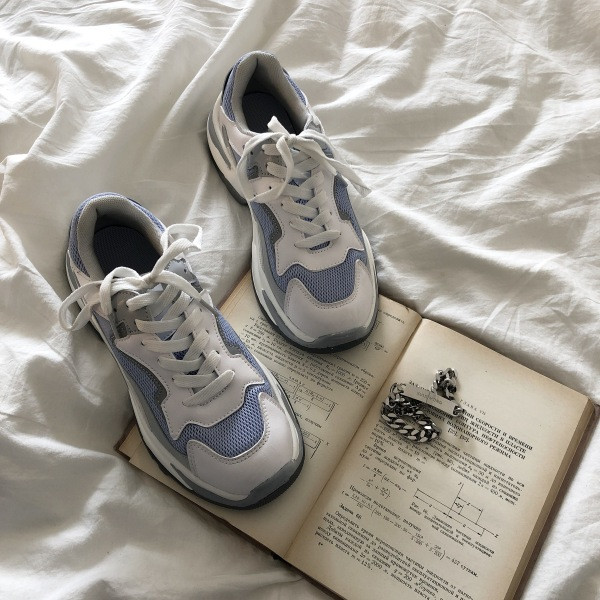 Ženske sportske tenisice plave boje s grubim đonom