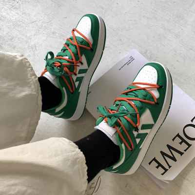 Ležerne tenisice s ravnim potplatom i vezicama u boji