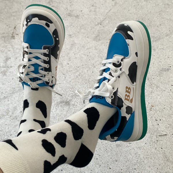 Spalvingi moteriški sportbačiai su gyvūnų raštu