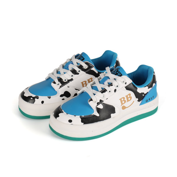 Spalvingi moteriški sportbačiai su gyvūnų raštu