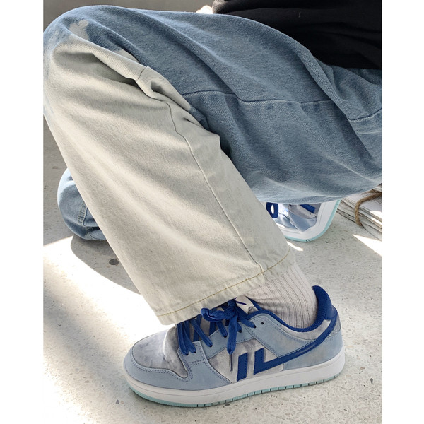 Ženske retro tenisice s ravnim potplatom