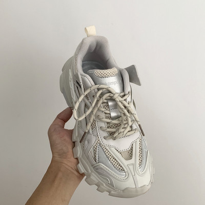 Ženske tenisice s vezicama i đonom u boji