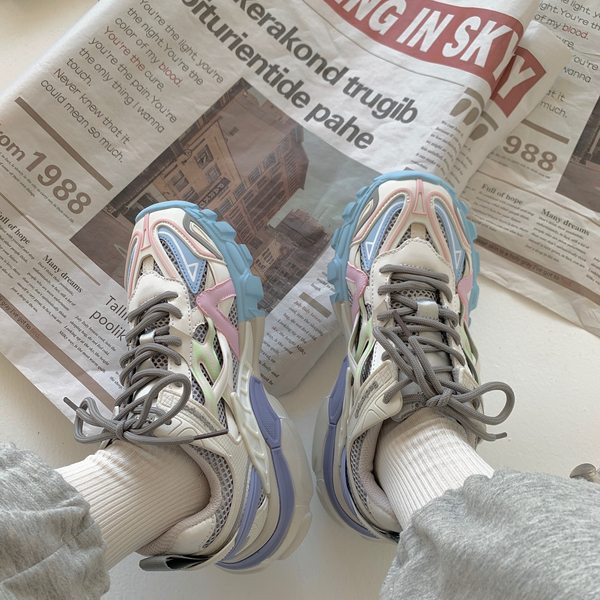 Ženske tenisice s vezicama i đonom u boji