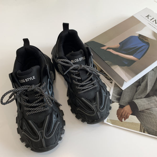 Ženske tenisice s vezicama i đonom u boji