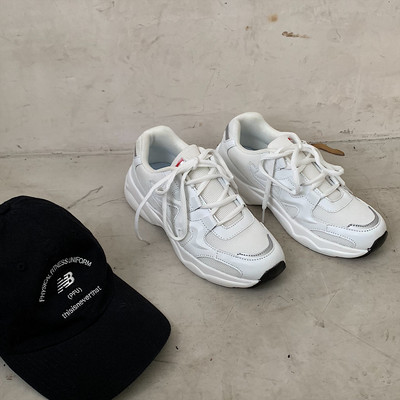 Novi model ženskih prozračnih tenisica sa vezicama