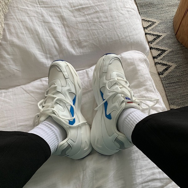 Novi model ženskih prozračnih tenisica sa vezicama