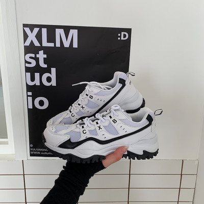 Novi model ženskih tenisica sa vezicama - dvije boje