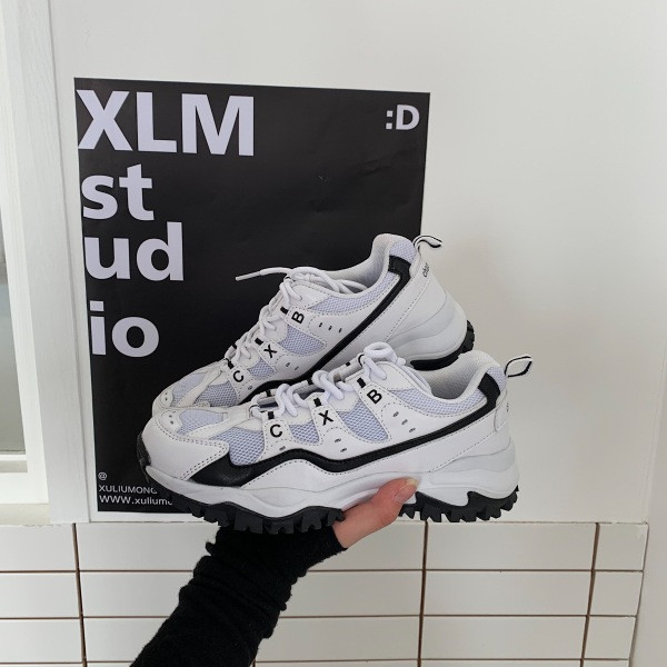 Novi model ženskih tenisica sa vezicama - dvije boje